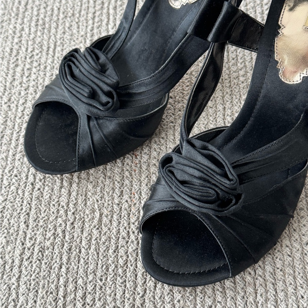 MAX STUDIO Black Satin Slingback Heels with Rosette Detail Size 9 - Picture 7 of 10